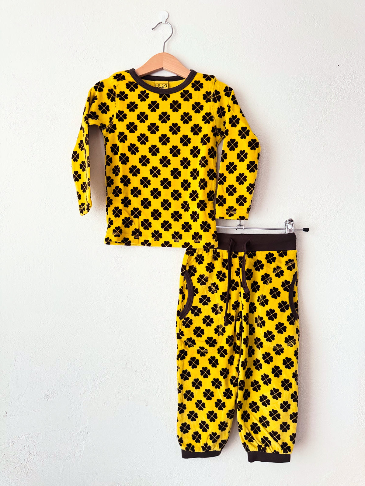Duns Sweden - SET Pants + Longsleeve VELOURS Clover Yellow