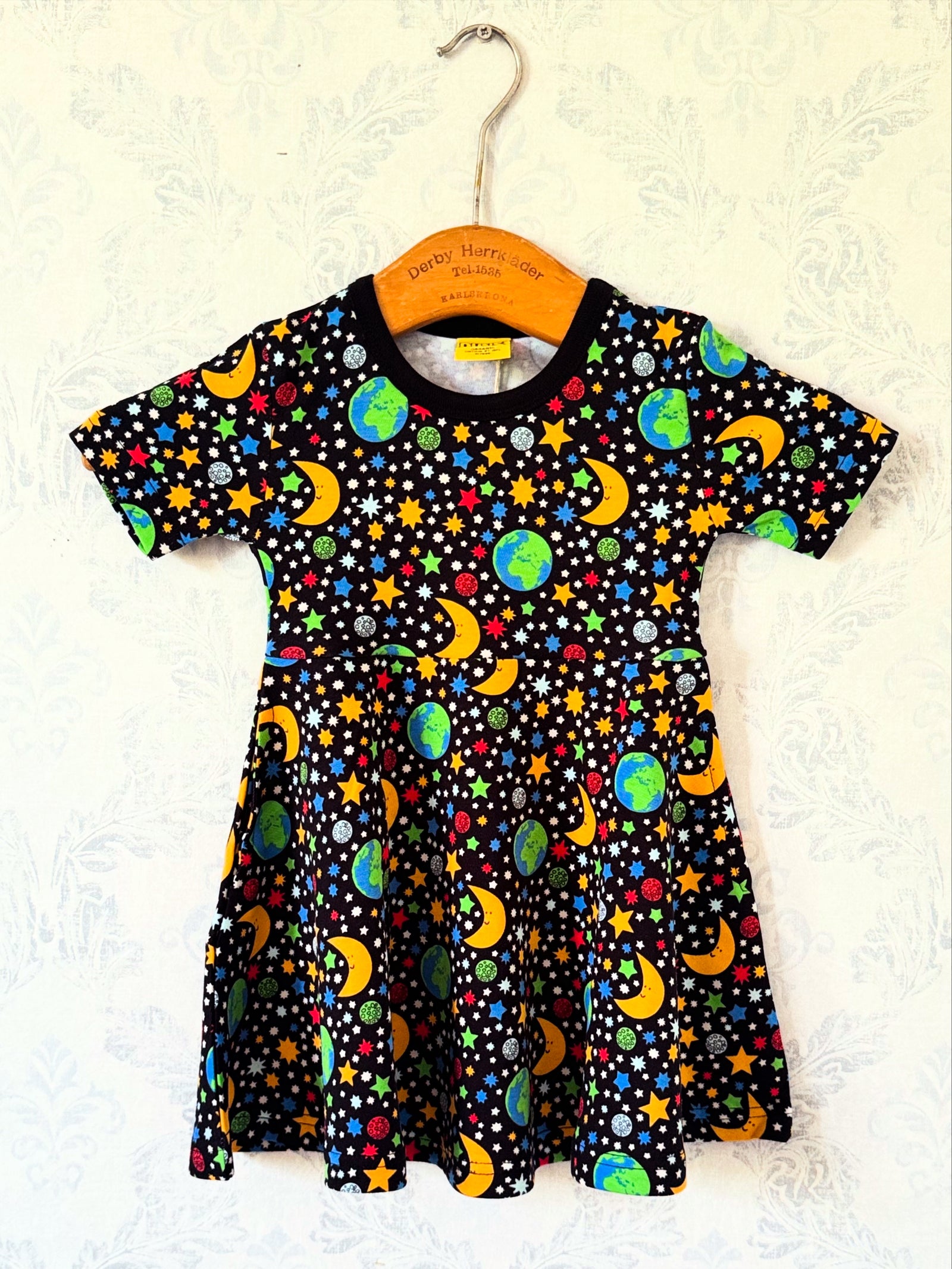 Duns Sweden - Shortsleeve Skaterdress Mini Mother Earth - Moeder Aarde